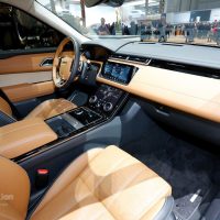 Range Rover Velar Costs Range Rover Sport Money in Geneva, Feels Lavish — autoevolution17